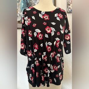 Ann Taylor Women's Short Sleeve Pleated Floral Design Red Flowers Blouse Size L
